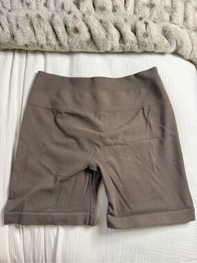 aurola dream shorts in taupe